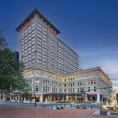 Готель Lancaster Marriott At Penn Square Екстер'єр фото