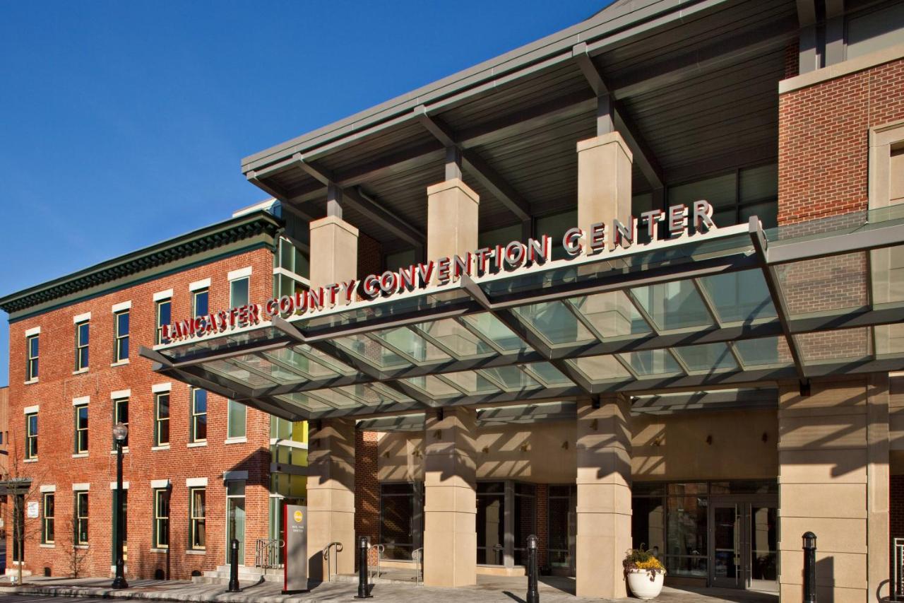 Готель Lancaster Marriott At Penn Square Екстер'єр фото