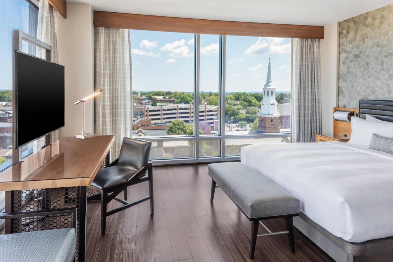 Готель Lancaster Marriott At Penn Square Екстер'єр фото