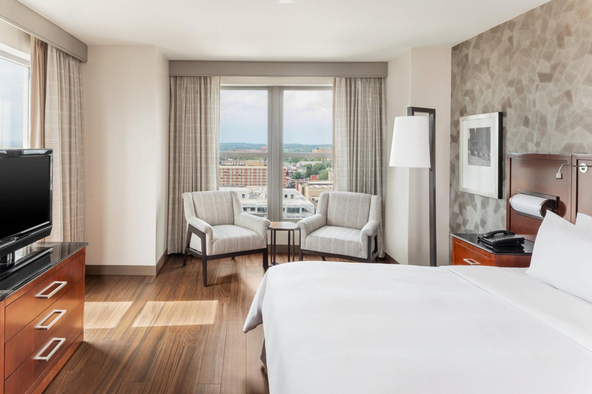 Готель Lancaster Marriott At Penn Square Екстер'єр фото